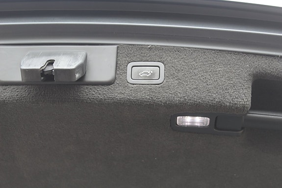 Jaguar XF 8 of 12