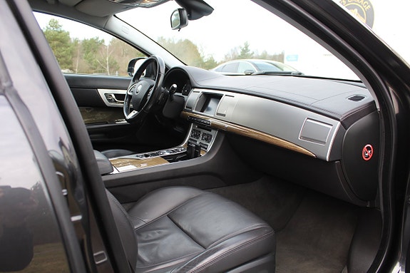 Jaguar XF 5 of 12