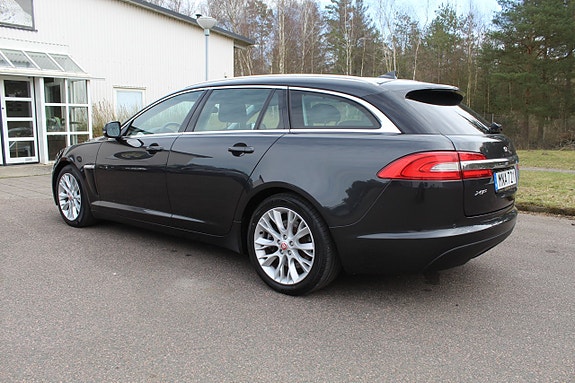 Jaguar XF 6 of 12