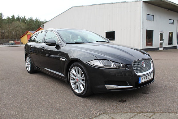 Jaguar XF 7 of 12