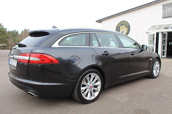 Jaguar XF 3 of 12