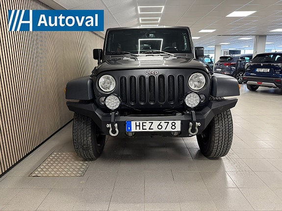 Jeep Wrangler Unlimited 3 of 5