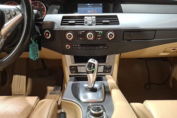 BMW 520d 12 of 17