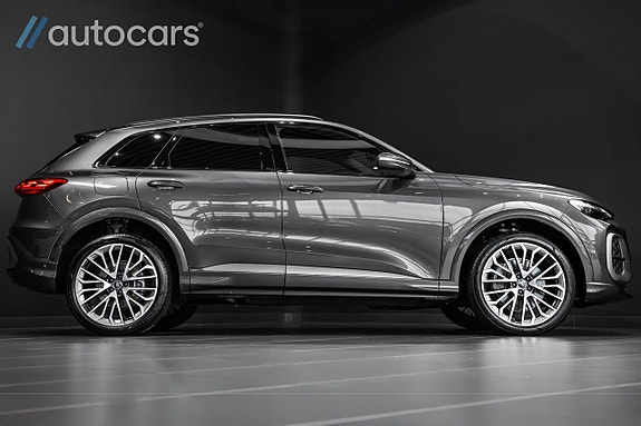 Audi Q5 2 of 5