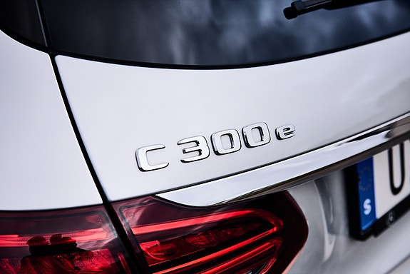 Mercedes-Benz C300 9 of 25