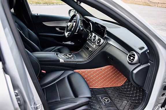 Mercedes-Benz C300 14 of 25