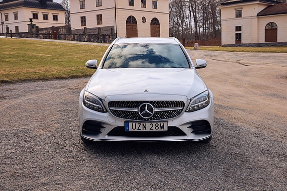 Mercedes-Benz C300 2 of 25