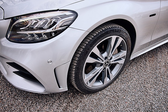 Mercedes-Benz C300 10 of 25