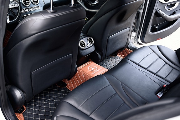 Mercedes-Benz C300 13 of 25