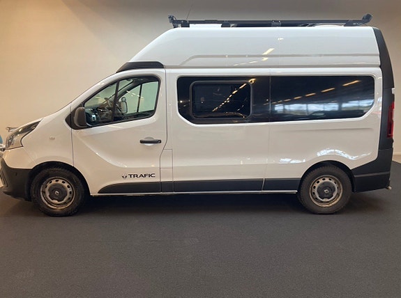 Renault trafic Campervan Off Grid
