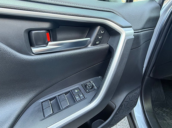 Toyota RAV4 18 of 25