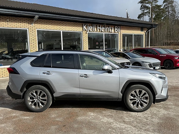 Toyota RAV4 3 of 5
