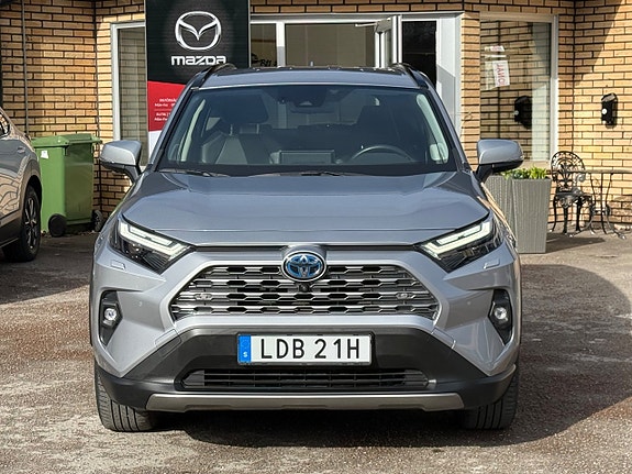 Toyota RAV4 8 of 25