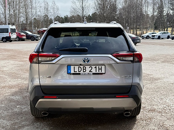 Toyota RAV4 5 of 5