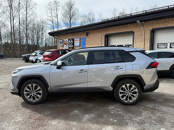 Toyota RAV4 6 of 25