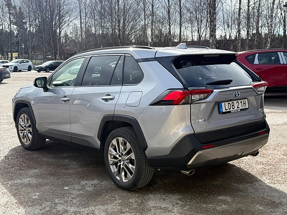 Toyota RAV4 5 of 25