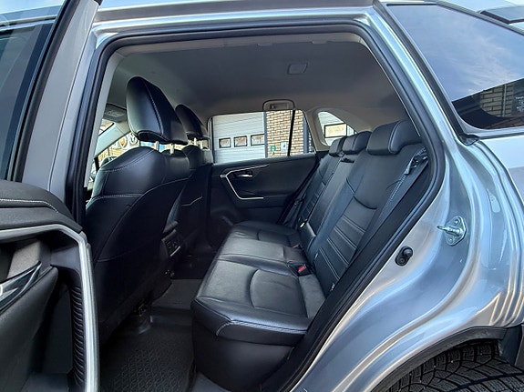 Toyota RAV4 12 of 25