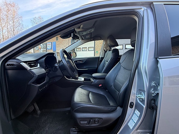 Toyota RAV4 16 of 25