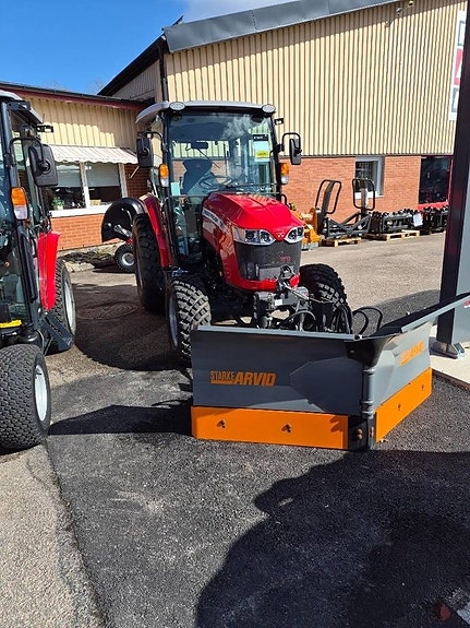 Massey Ferguson M 1750 2 of 10