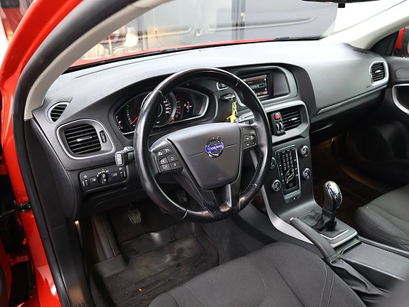 Volvo V40 12 of 25