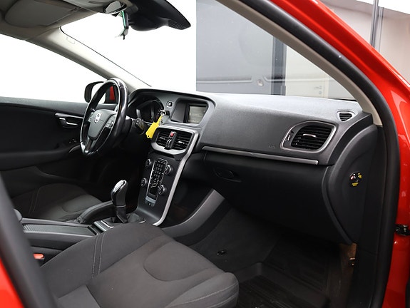 Volvo V40 17 of 25