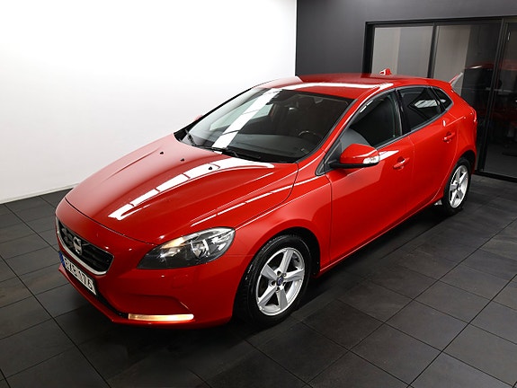 Volvo V40 2 of 5