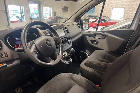 Renault Trafic 7 of 11