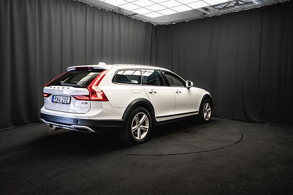 Volvo V90 Cross Country 6 of 30