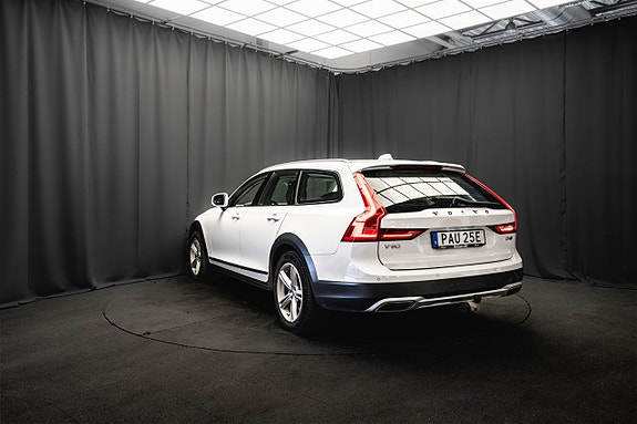 Volvo V90 Cross Country 8 of 30