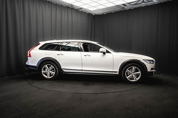 Volvo V90 Cross Country 5 of 5