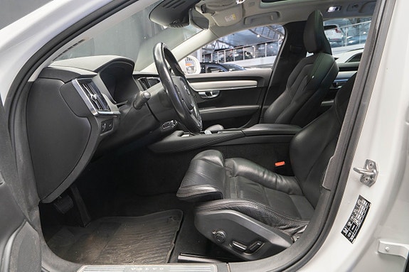 Volvo V90 Cross Country 10 of 30