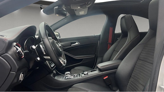 Mercedes-Benz CLA45 5 of 5