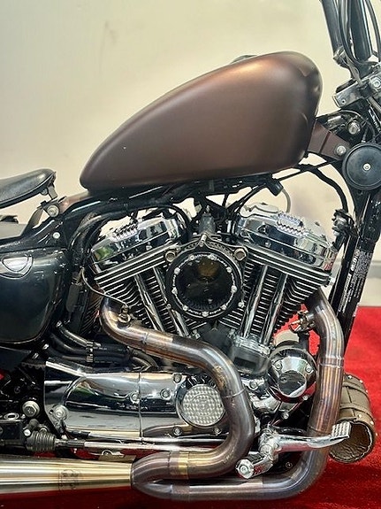 Harley-Davidson Seventy-Two Sportster Bobber 2 of 6