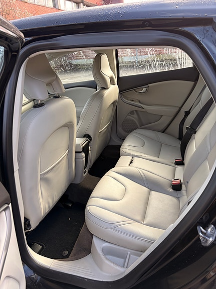 Volvo V40 7 of 10