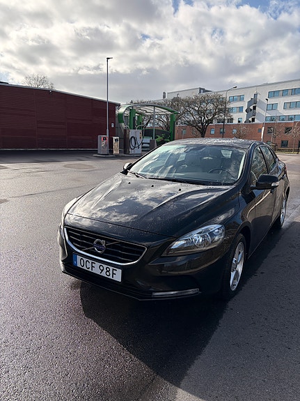 Volvo V40 2 of 10