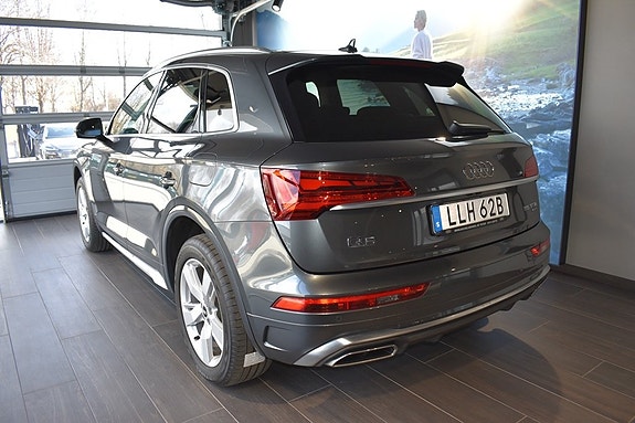 Audi Q5 2 of 5