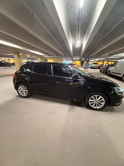 Renault Megane IV 4 of 5