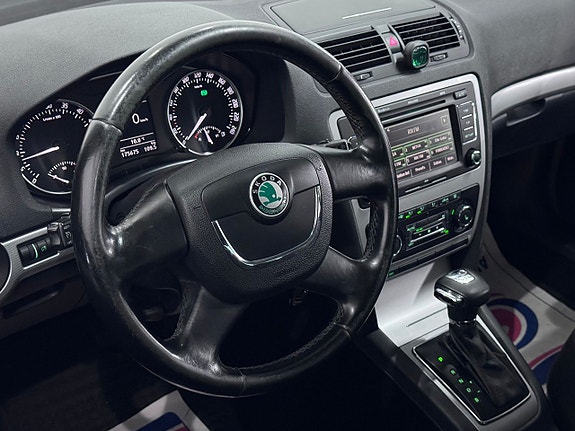 Skoda Octavia 2 of 5