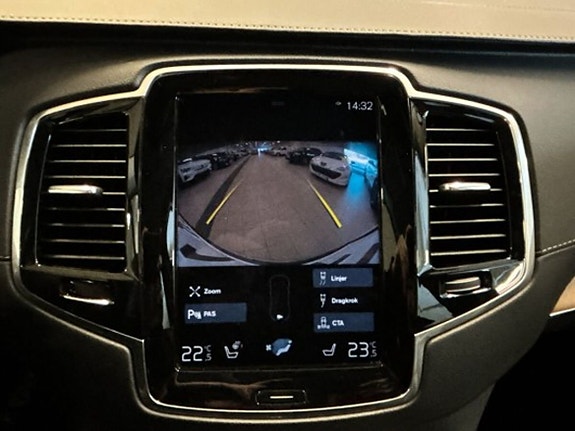 Volvo XC90 17 of 20