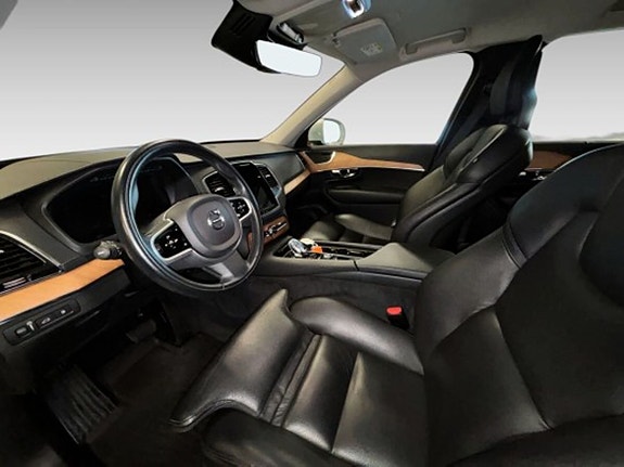 Volvo XC90 11 of 20