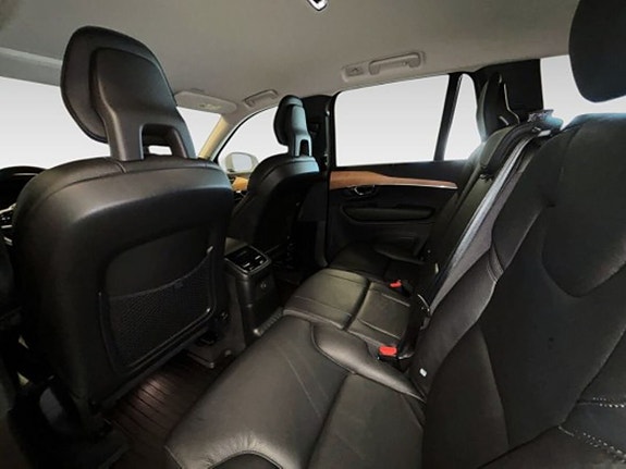 Volvo XC90 13 of 20