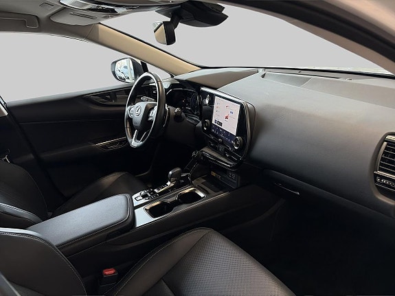 Lexus NX450h+ 11 of 14