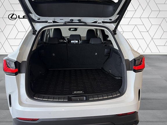 Lexus NX450h+ 7 of 14