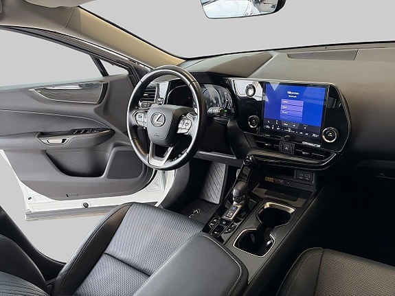 Lexus NX450h+ 10 of 14