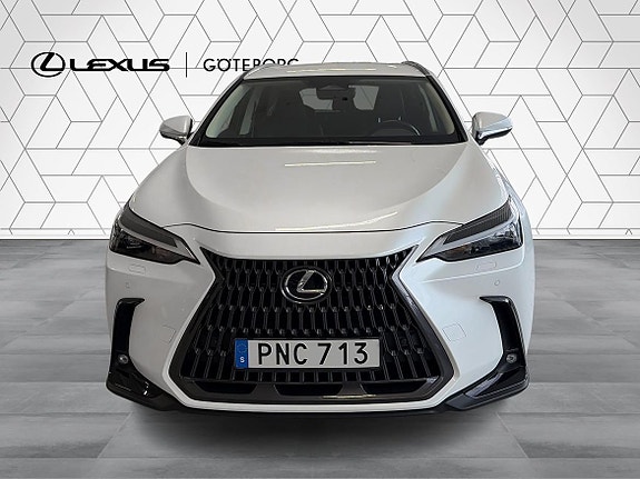 Lexus NX450h+ 3 of 14