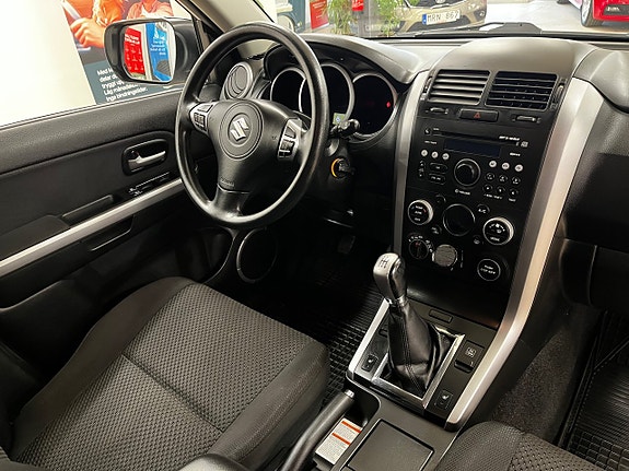 Suzuki Grand Vitara 12 of 16