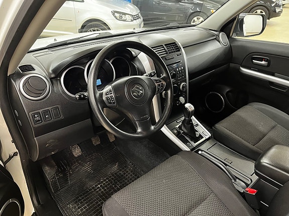 Suzuki Grand Vitara 8 of 16