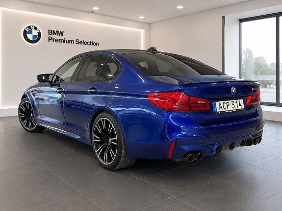 BMW M5 2 of 5