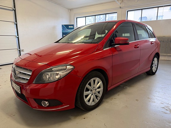 Mercedes-Benz B180 2 of 5