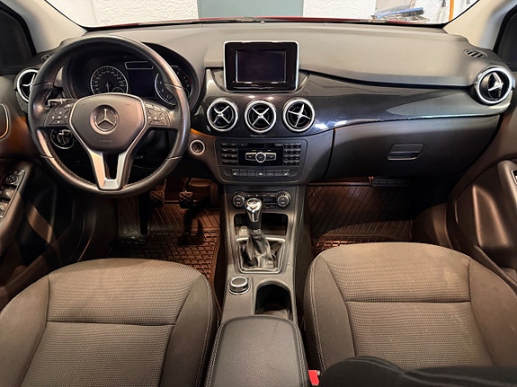 Mercedes-Benz B180 11 of 14